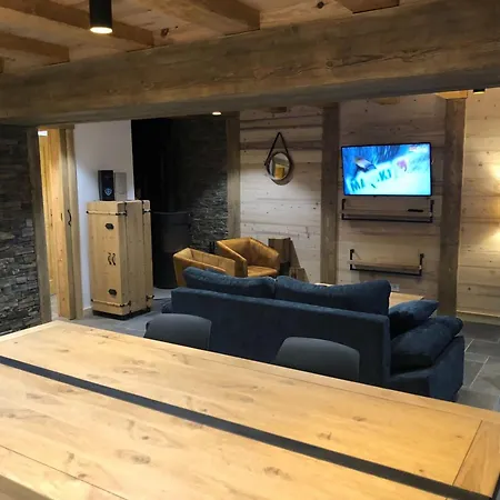 Apartment Ferme Renovee Centre-ville 3 Chambres, 6/8 Pers, Parking